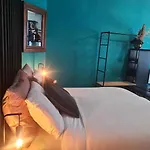 Feel At Home - Holiday Studio