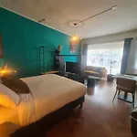Feel At Home - Holiday Studio